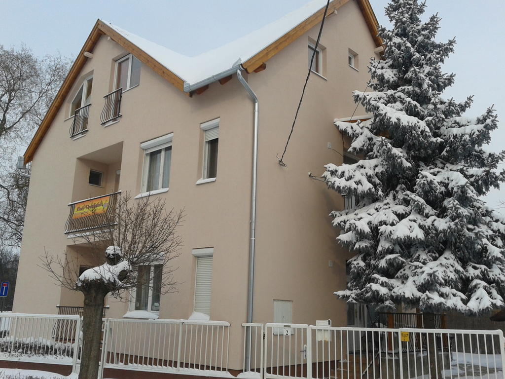 Deak Vendeghaz Apartman Hotel Hajdúszoboszló Zewnętrze zdjęcie